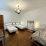 Casa às Seis *